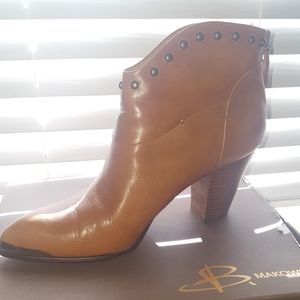 Cognac B Makowsky Bootie